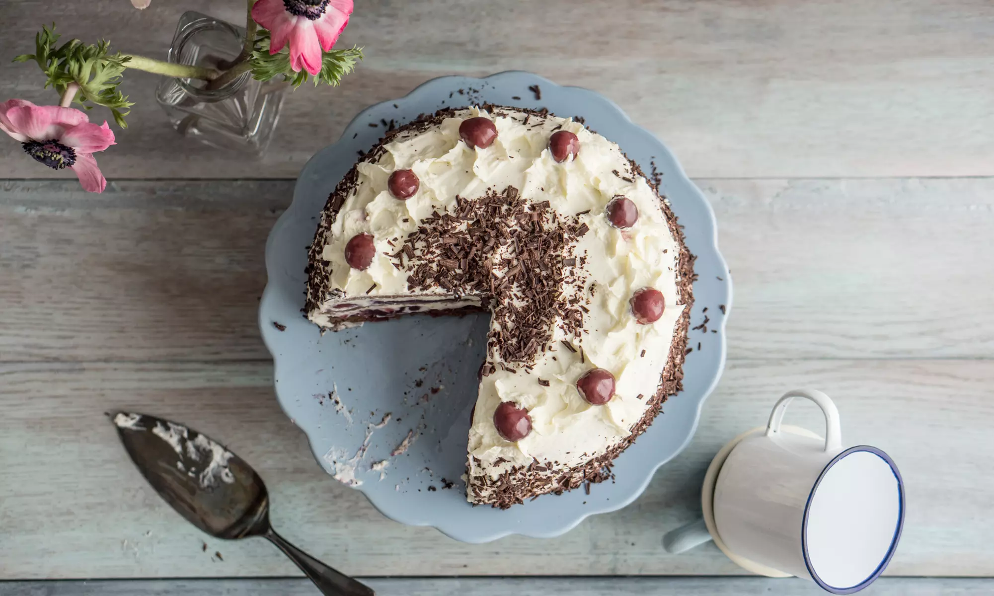 Kuchen od. Torte & Kaffee-/ Matcha-Spezialität nach Wahl für 2-4 Pers.