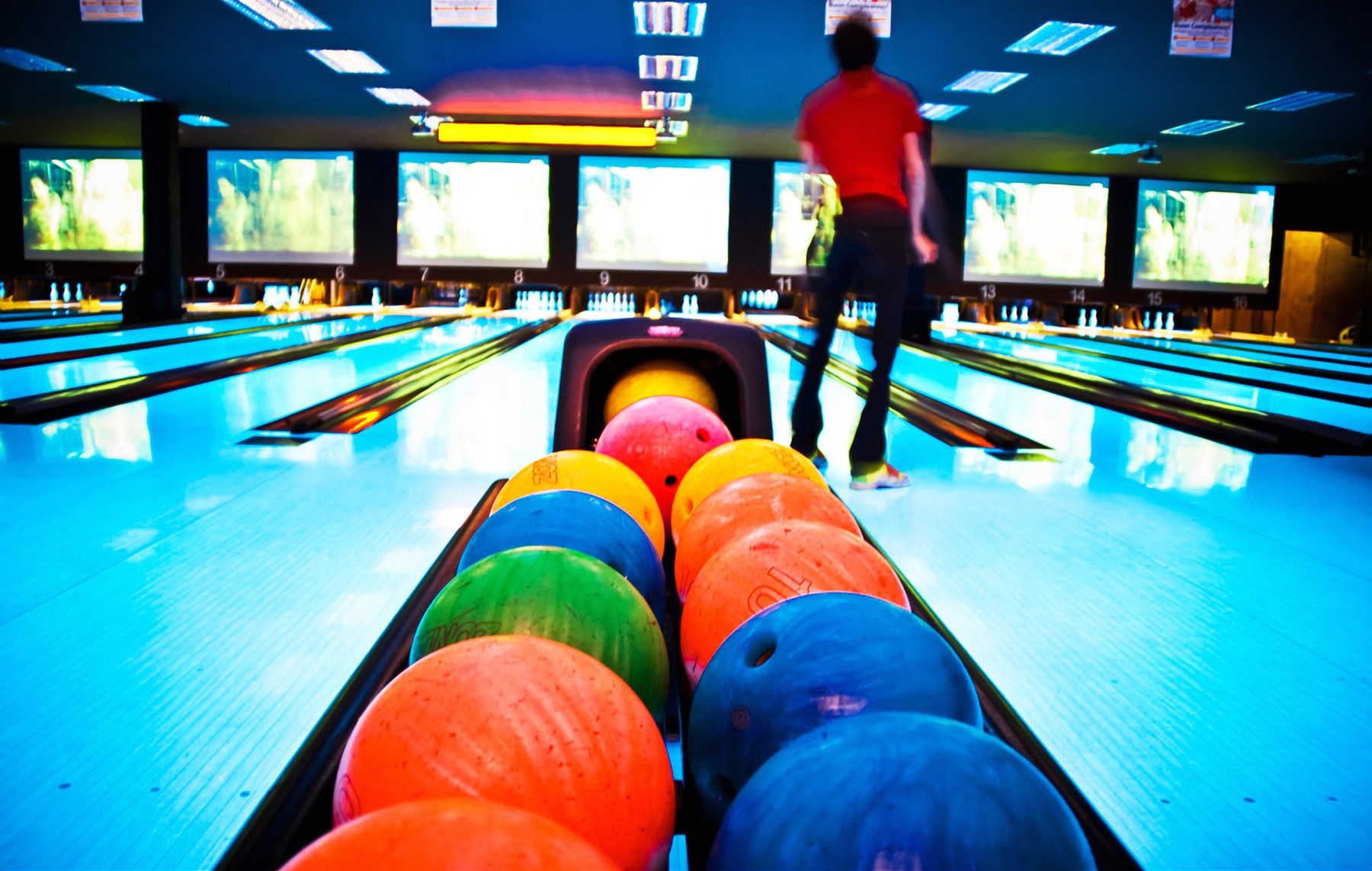 Join the Ultimate Bowling Game Activity