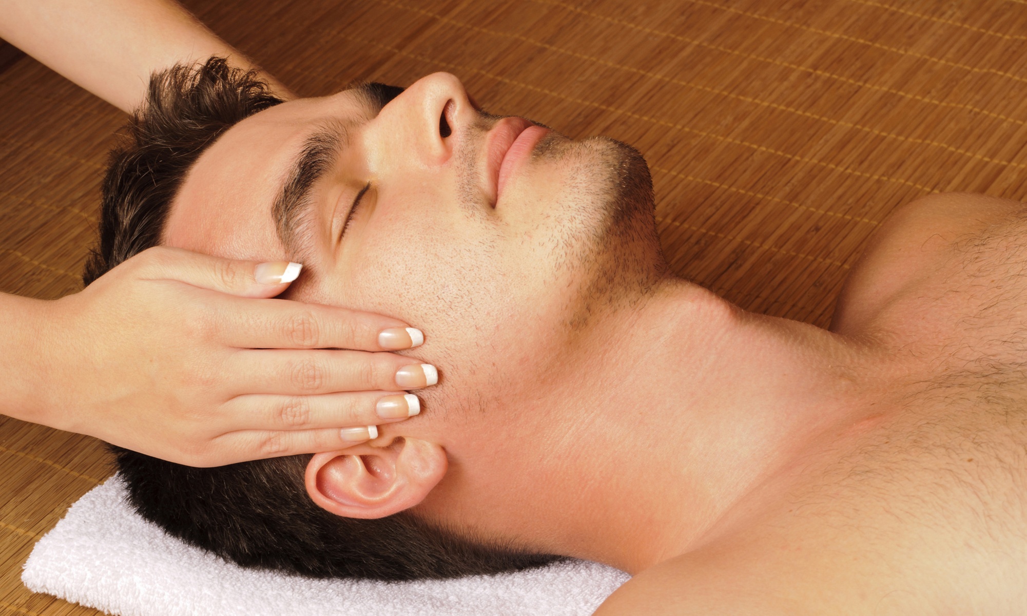 Piel fresca y radiante: limpieza facial para hombres con tratamientos