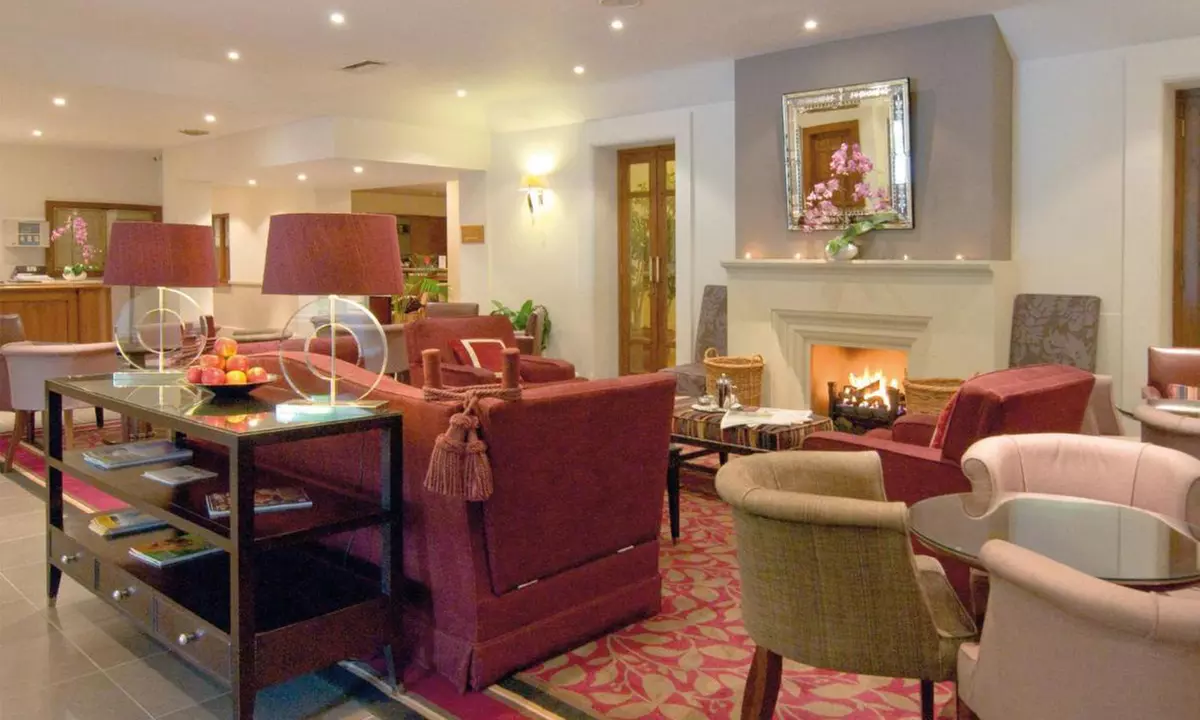 Hampshire: Spa Stay for 2 with Breakfast, Prosecco & More