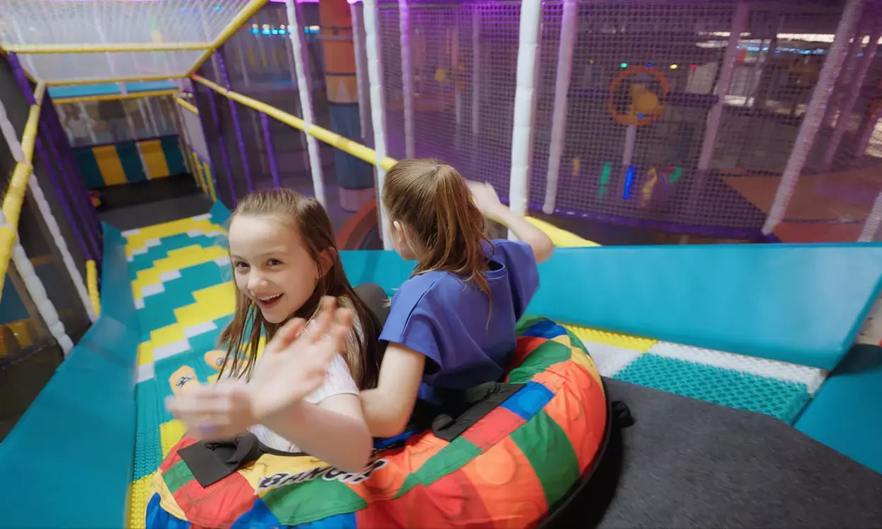 Eintritt für die Indoor Play Zone inkl. Getränk für 2 - 4 Personen