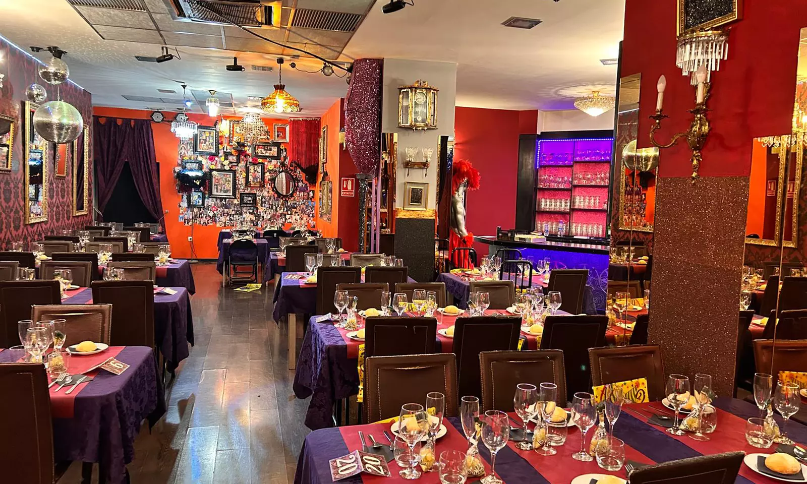 Cena con espectáculo de cabaret y drag queens para 2 o 4 en Barbarela