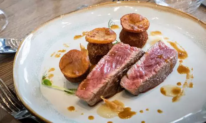 Savoyen: Superior-DZ mit Frühstück, opt. Spa, Fitness & Dinner