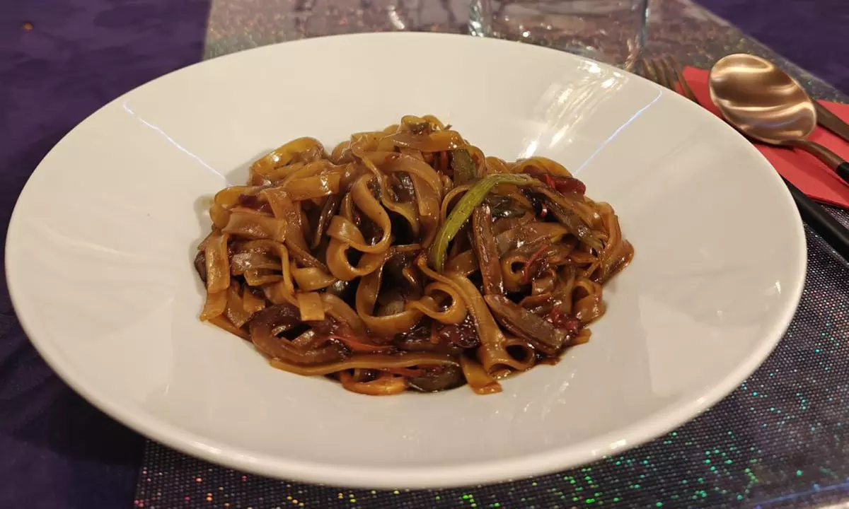 Cena con espectáculo de cabaret y drag queens para 2 o 4 en Barbarela