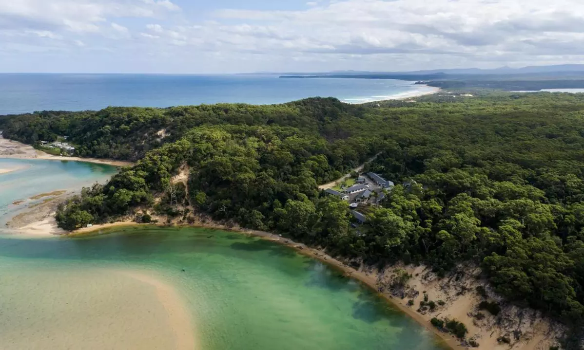 South Coast: 4* Two-Bedroom Apartment Stay with Bottle of Wine
