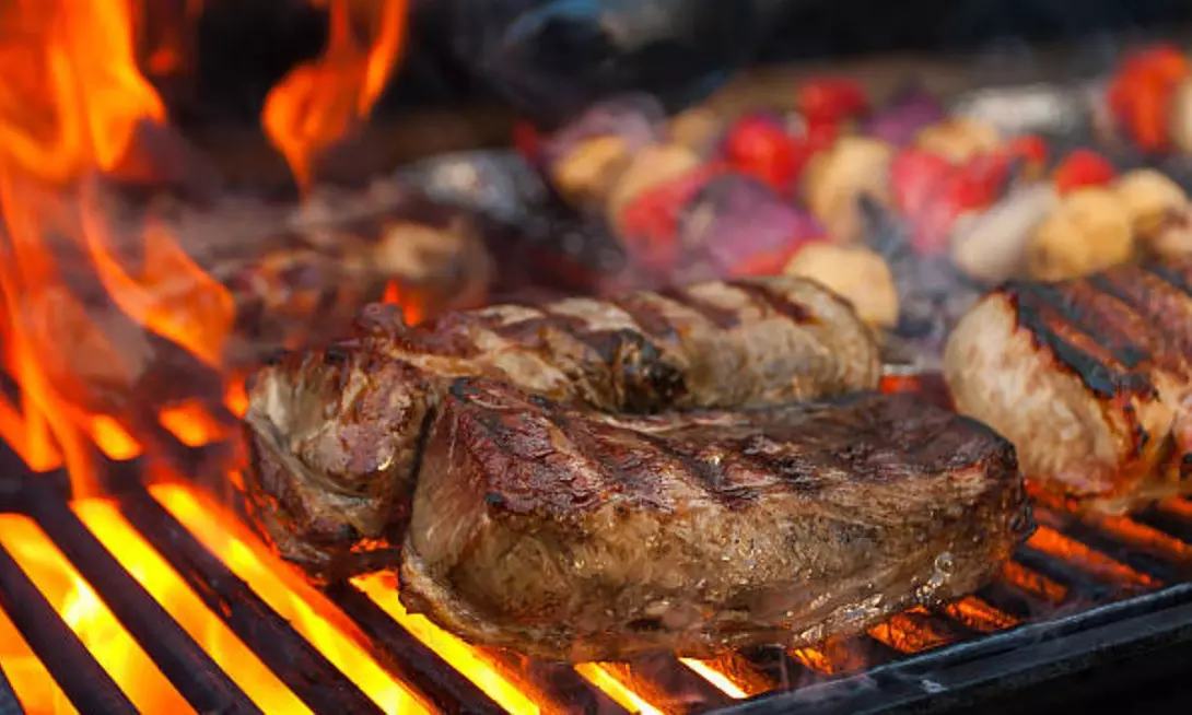 Menú de parrillada de carne a la brasa para 2 o 4 personas en La Brasa