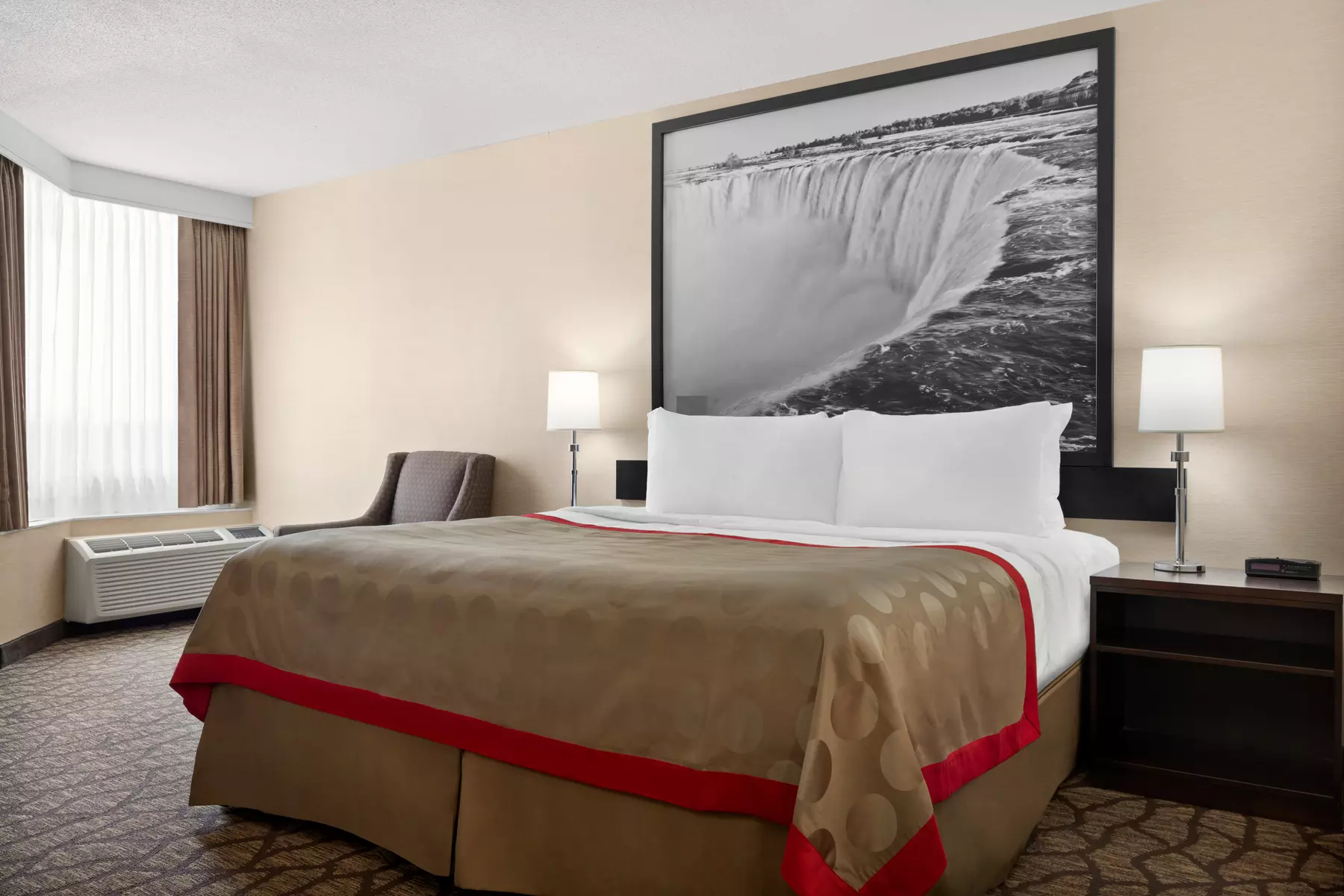 Hotel Near Niagara Falls with Casino Fun and Iconic Views