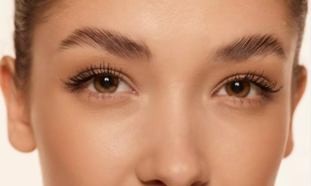 Efectos duraderos para una mirada impactante y cejas impecables