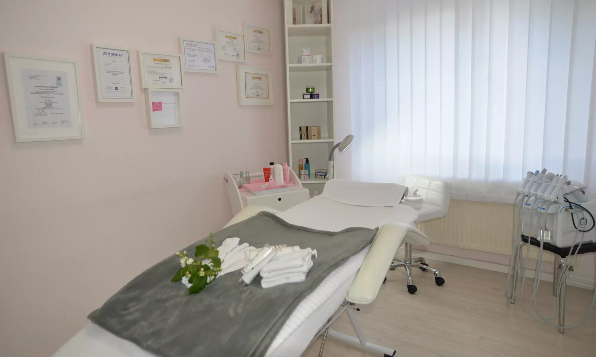 3x Laser-Haarentfernung an einer kleinen / mittleren - großen Zone