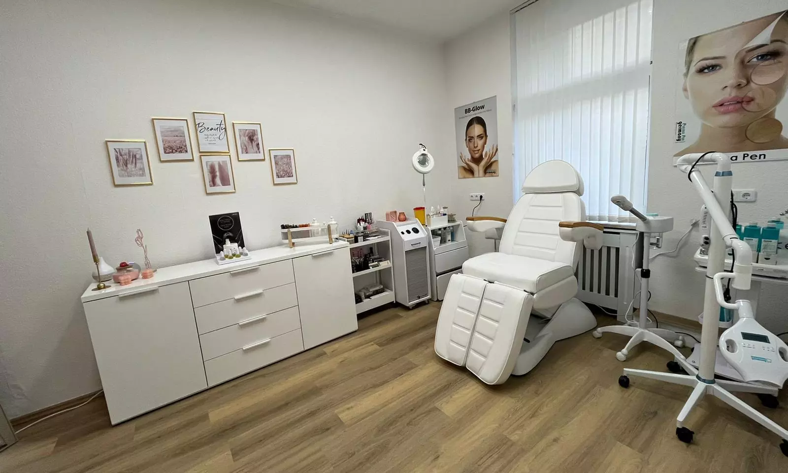 Strahlendes Lächeln in nur 45 Min.: Kosmetisches Zahn-Bleaching