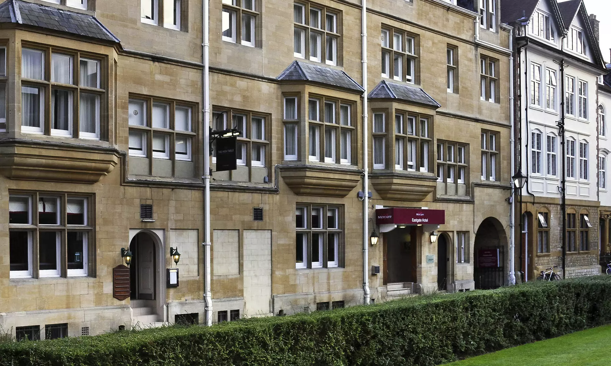 Up to 36% Off on Afternoon Tea at Mercure Oxford Eastgate Hotel