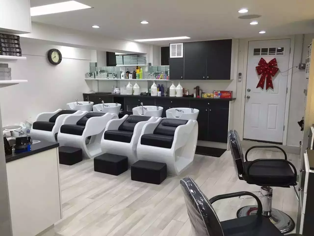 Women's Haircut/Single Process Root Touchup/Partial Highlights