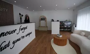 Gesichtsbehandlung Green Peel Classic, gegen Hautunreinheiten od. mit Microneedling für 1 Pers. (bis 55% sparen)