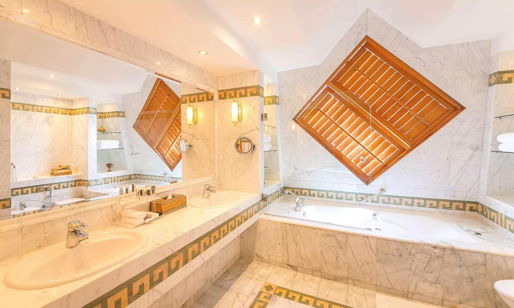 Al Ain: 4* Stay with Optional Breakfast