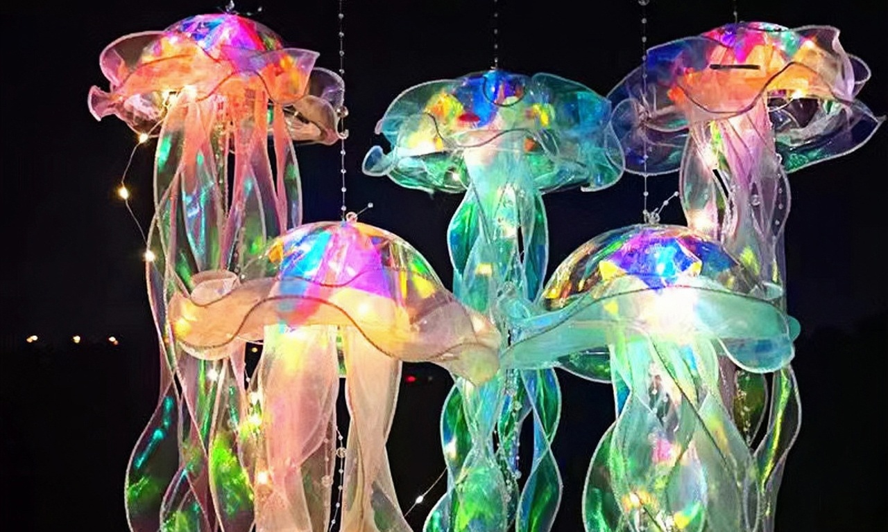 Lámparas colgantes en forma de medusa