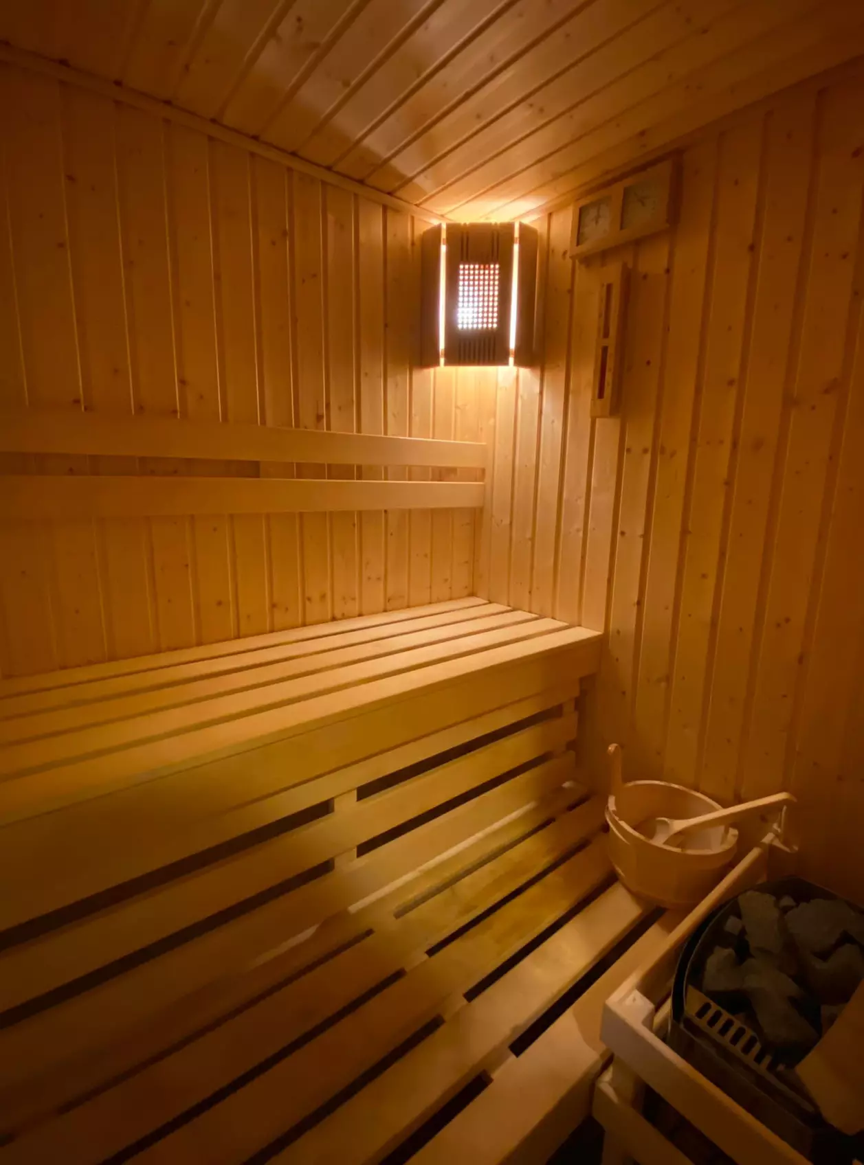 Sesja floatingu i pobyt w saunie suchej dla 1 osoby