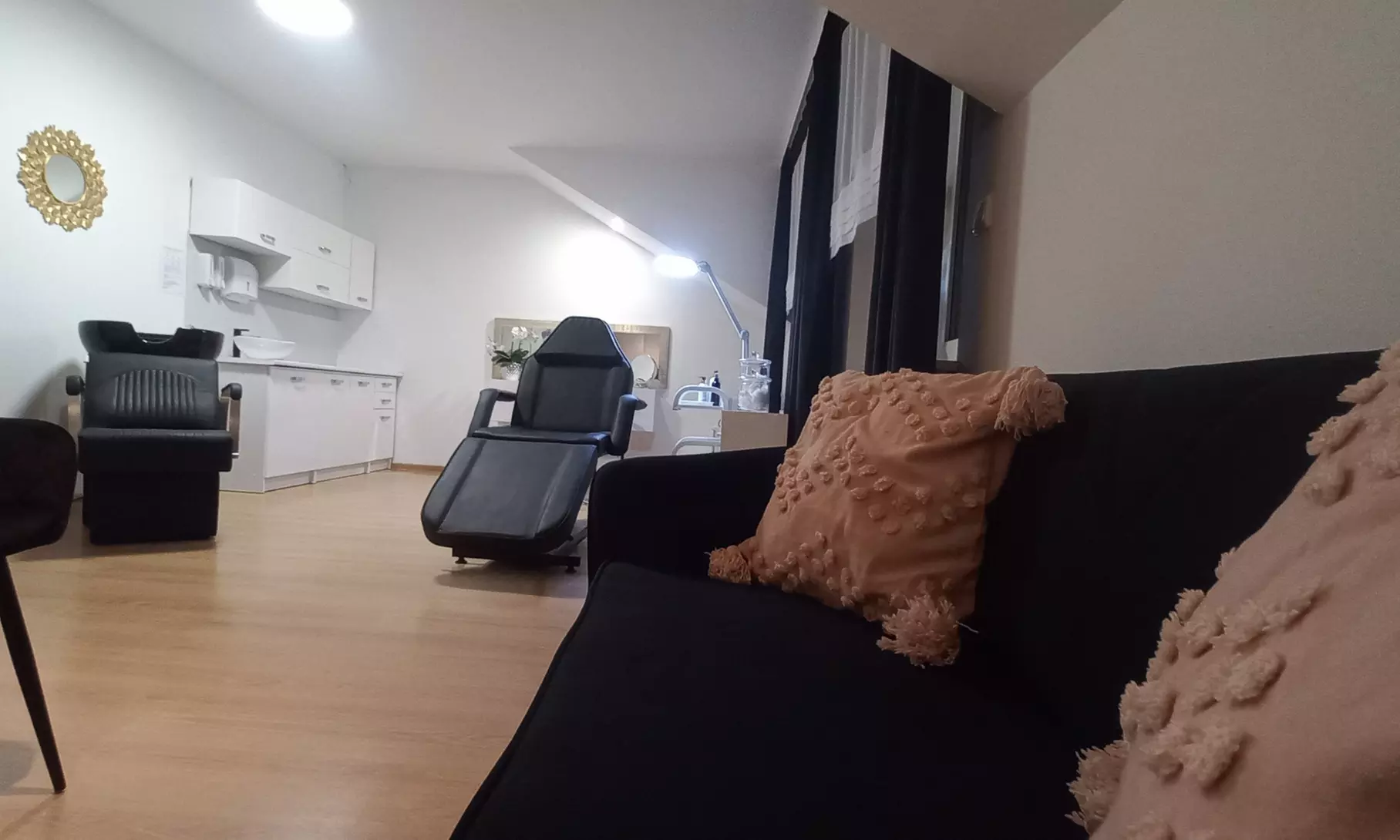 Odmładzające zabiegi na twarz: peeling, mezoterapia i oczyszczanie