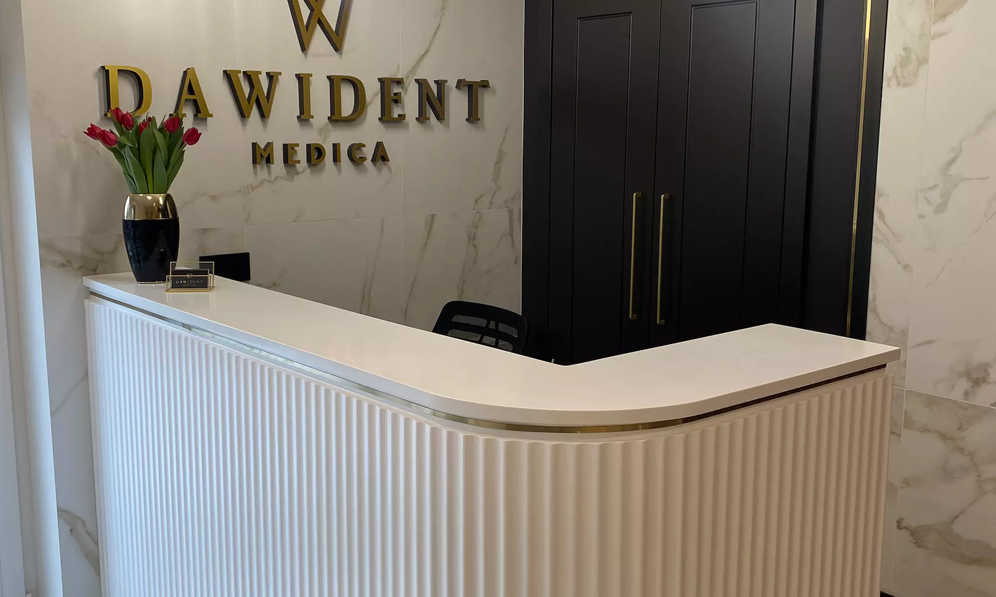 Skaling, piaskowanie, fluoryzacja i przegląd stomatologiczny