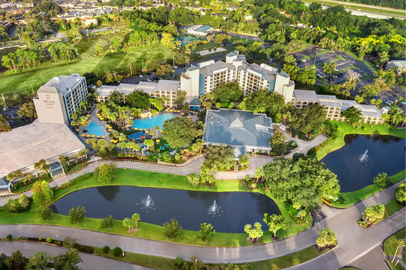 Luxury Resort Near Orlando Parks - Book Now!