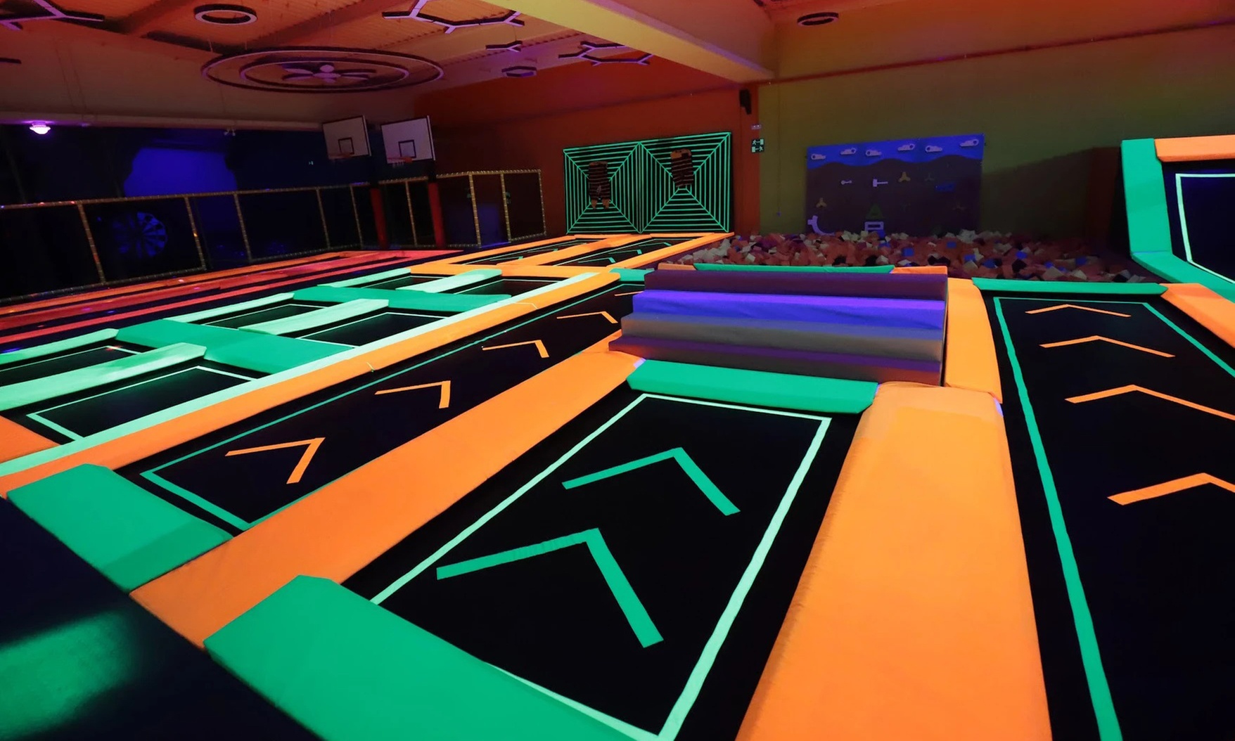 Diversión y saltos con 1 hora de acceso a parque de camas elásticas