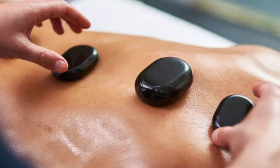 Godzinny masaż relaksacyjny całego ciała, gorącymi kamieniami lub stóp