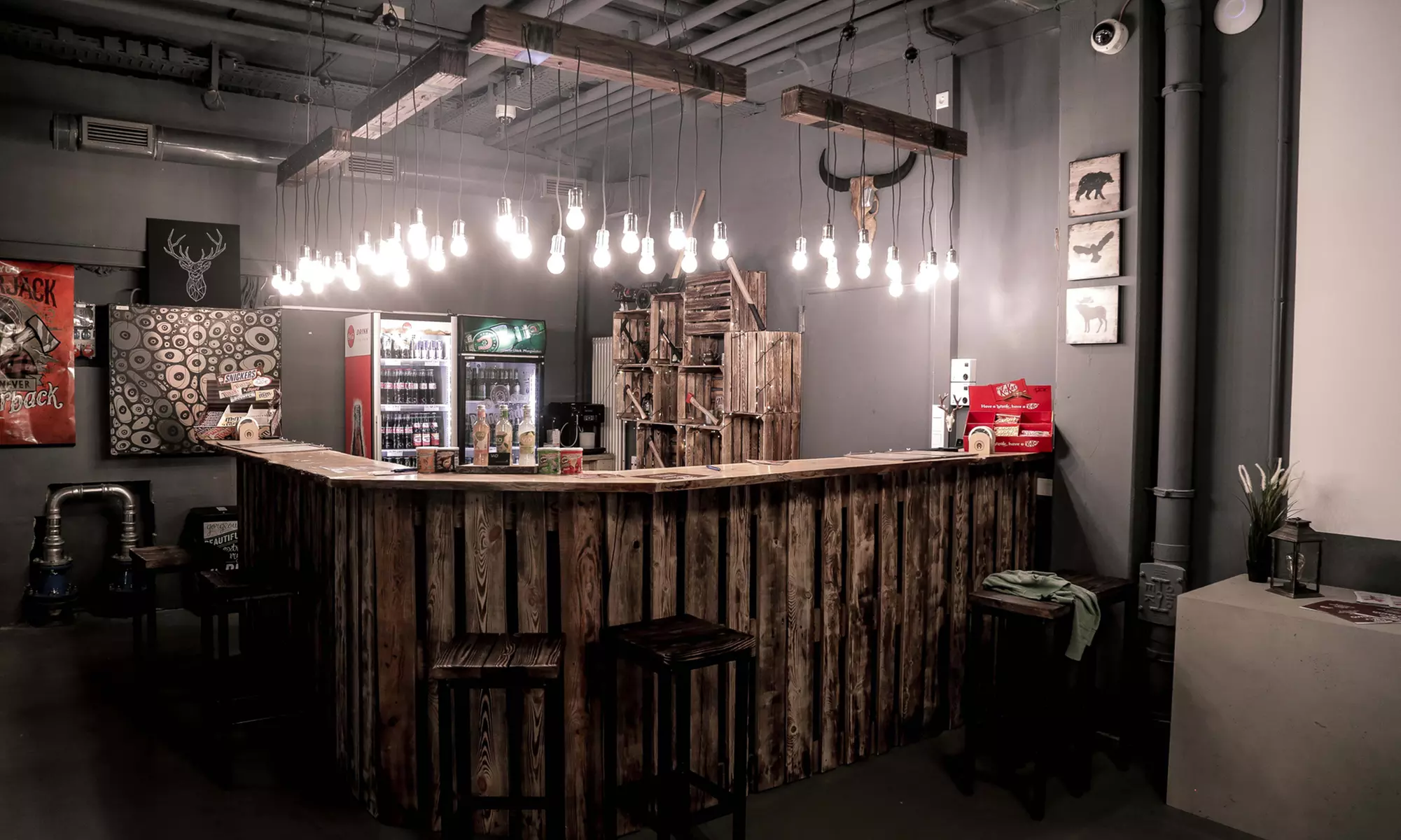 85 Min. Axt-& Messerwerfen auf bis zu 2 Bahnen für bis zu 4 Personen