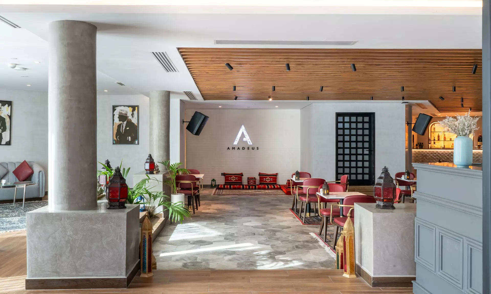 Free Flowing Beverages & 4-Course Set Menu