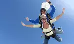Saut en tandem au-dessus des massifs alpins