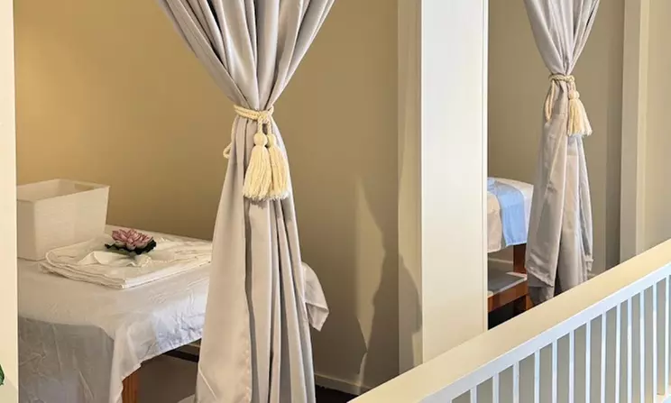 60- or 90-Minute Full Body Relaxing Oil Aroma Massage with Foot Rub