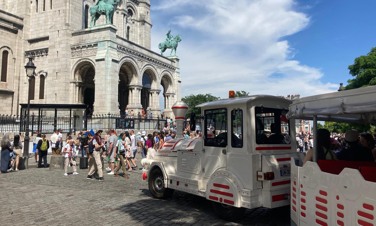 Explorez Montmartre à bord du Montmartrain