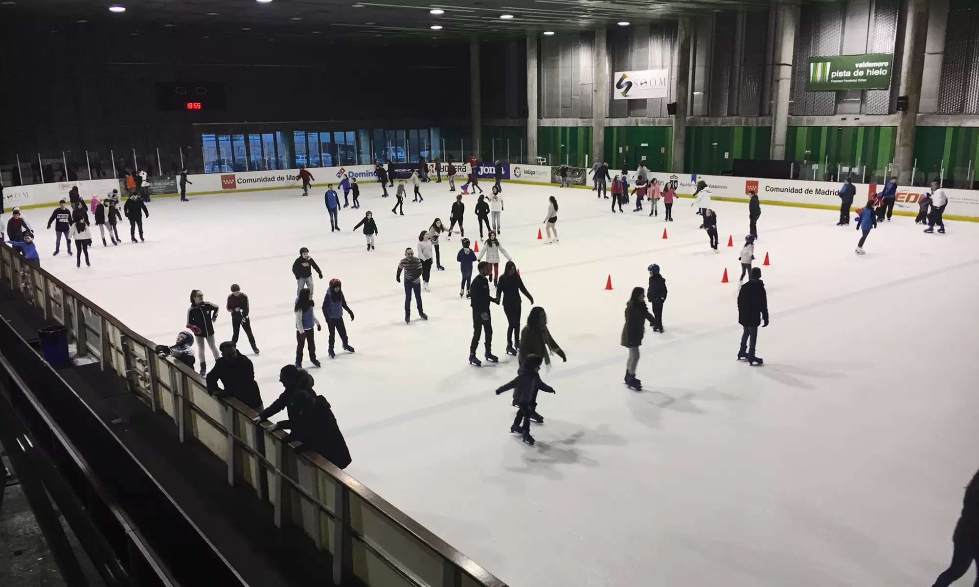 Patinaje sobre Hielo en la Pista de Valdemoro con Alquiler de Patines
