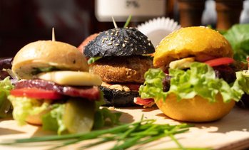 Mini-Burger + Pommes + Getränk