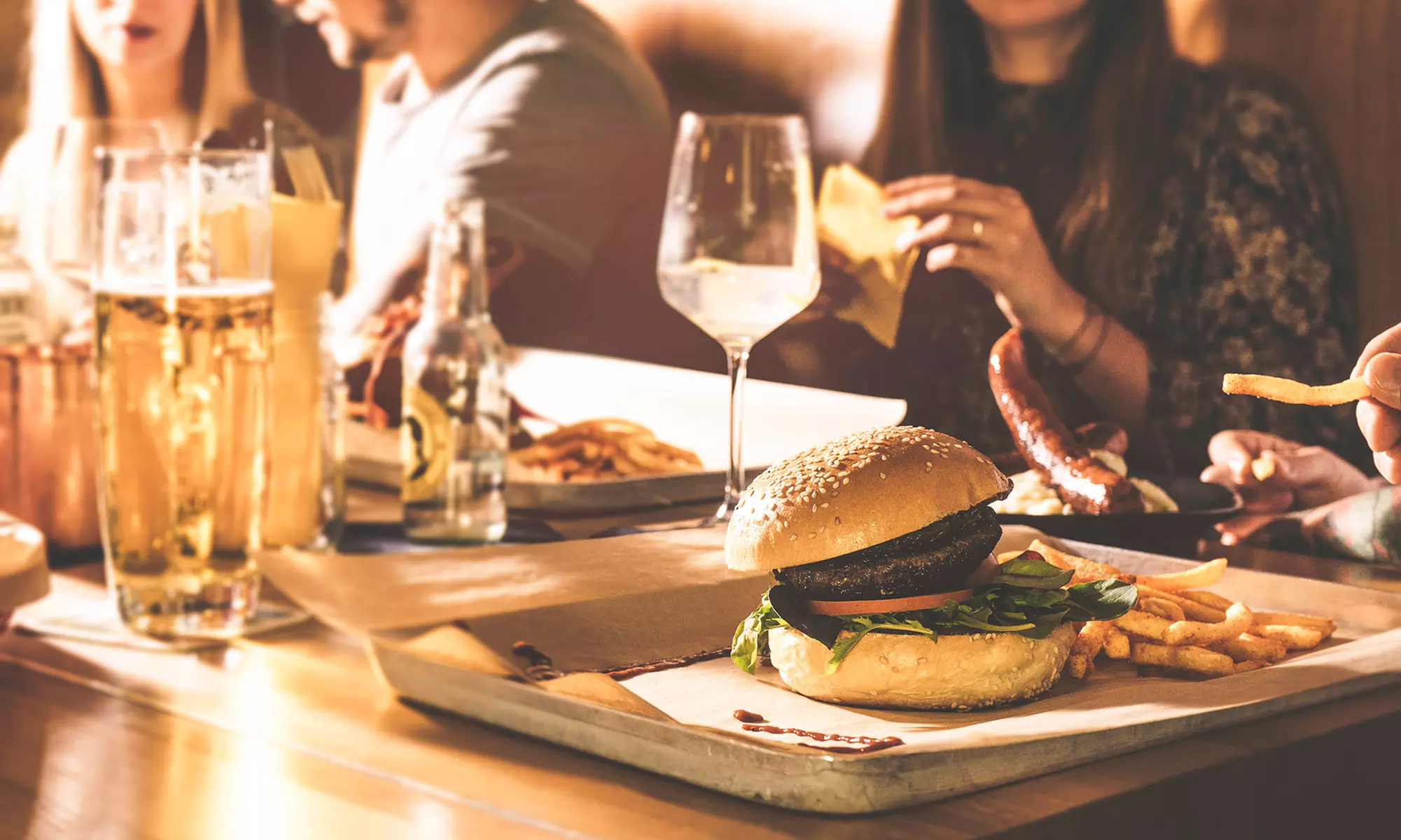 Burger-Menü mit Pommes & Getränk für 1 - 4 Personen im Launepark