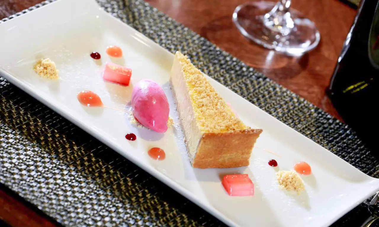 Hampshire: Spa Stay for 2 with Breakfast, Prosecco & More