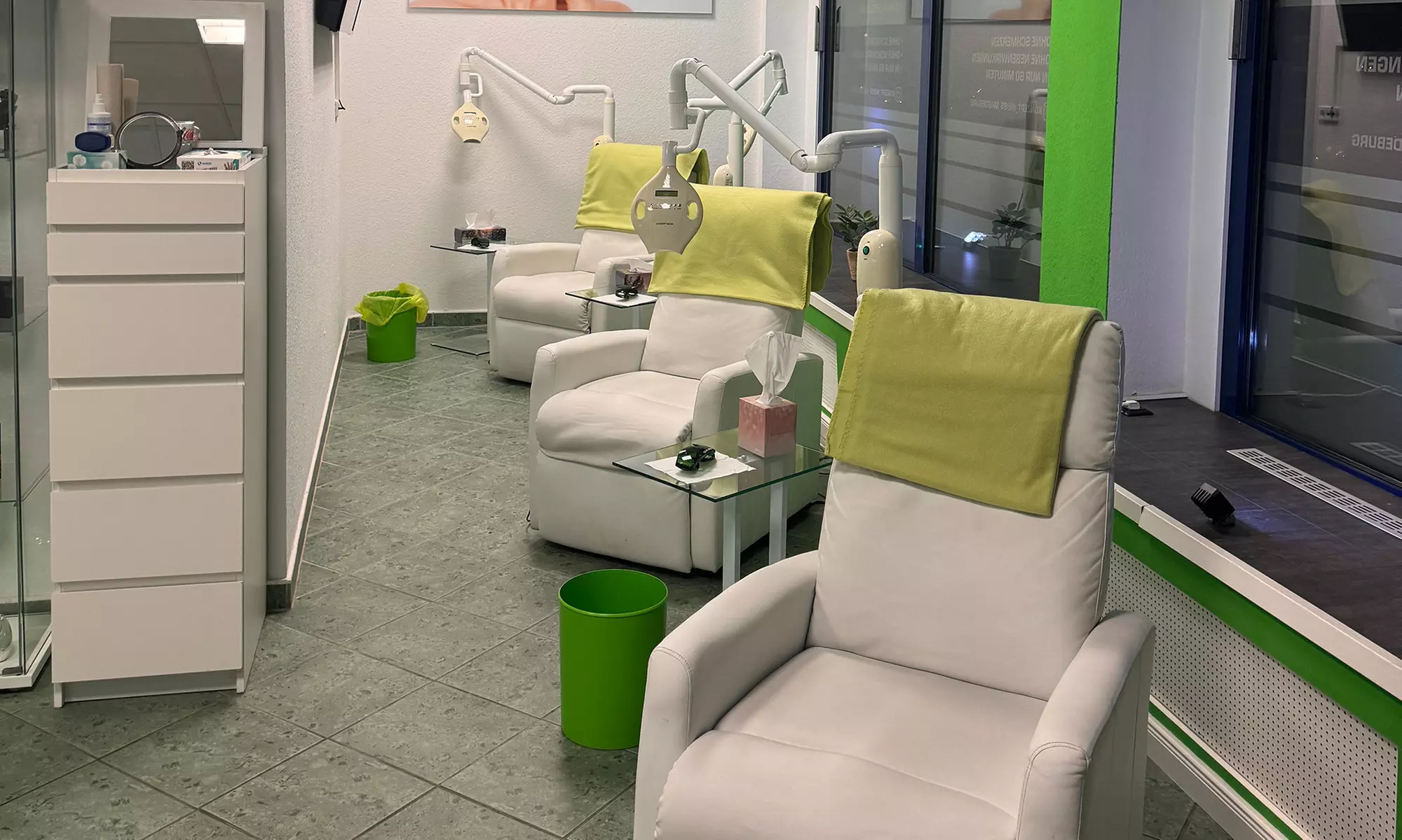 Strahlendes Lächeln: kosmetisches Zahn-Bleaching