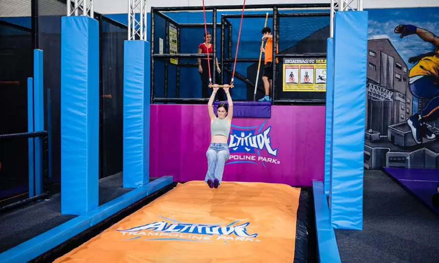 1 hora de acceso a Altitude Trampoline Park