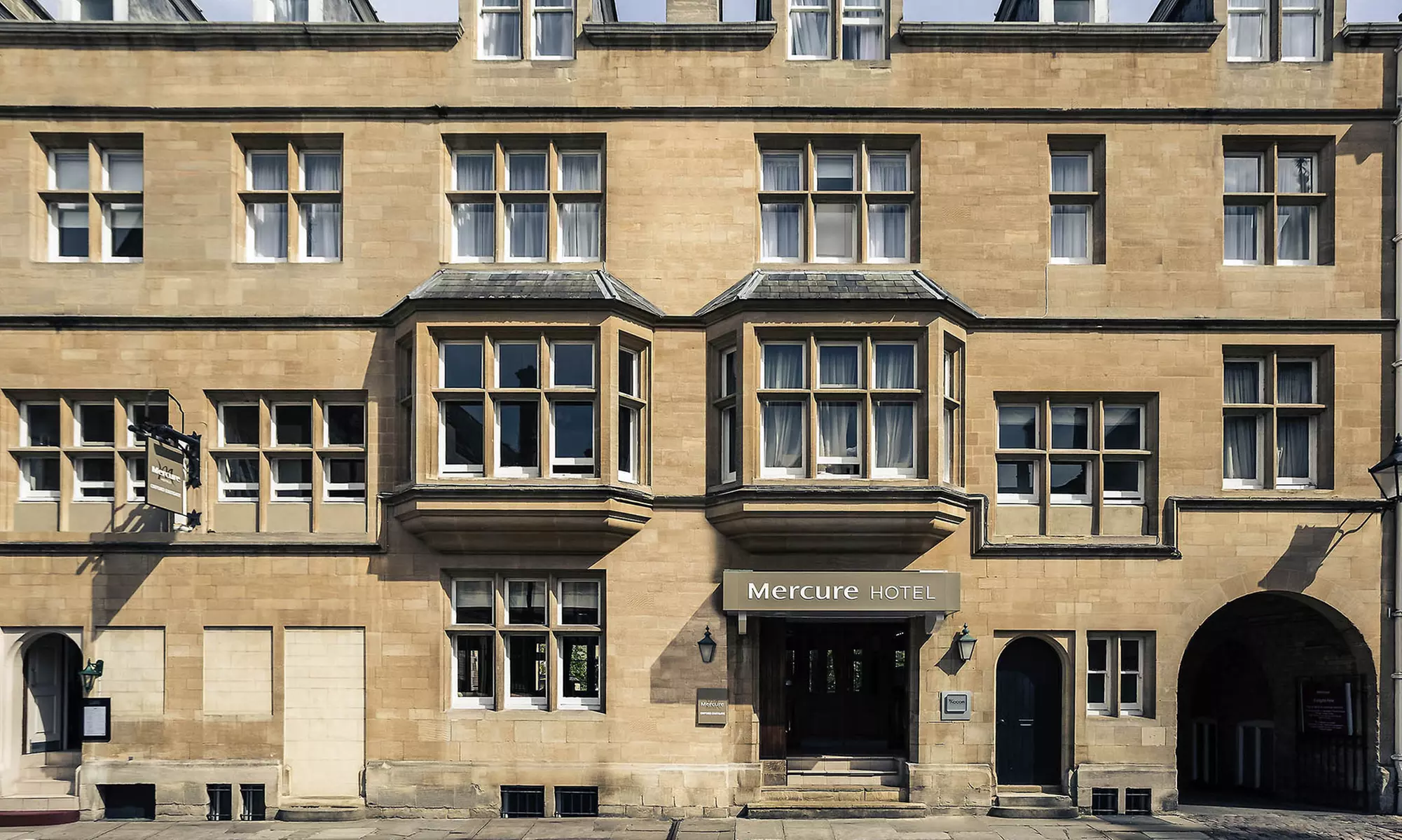 Up to 36% Off on Afternoon Tea at Mercure Oxford Eastgate Hotel