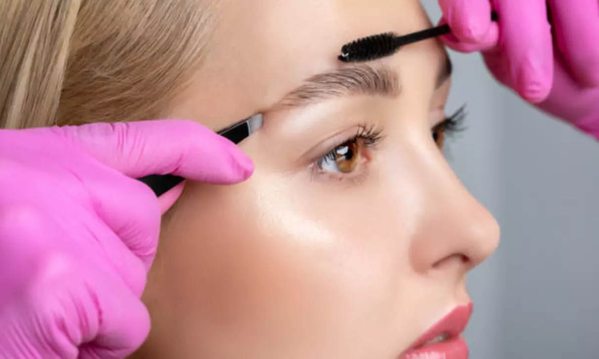 Efectos duraderos para una mirada impactante y cejas impecables