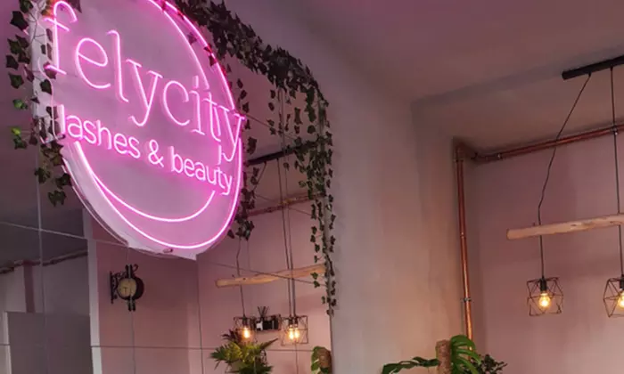 Wimpern,- od. Augenbrauenlifting inkl. Färben od. Kombipaket