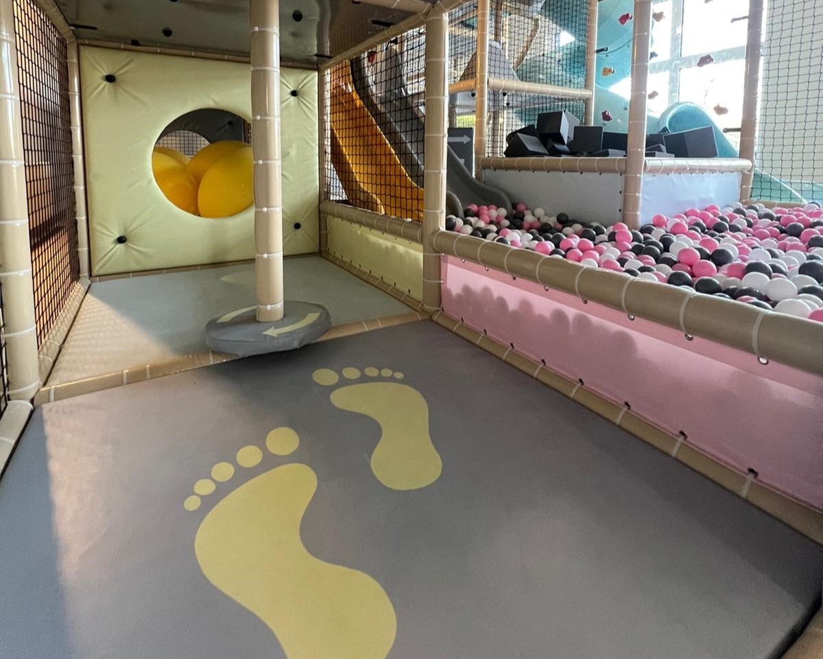 Godzinne bilety wstępu dla 1 lub 2 dzieci do sali zabaw