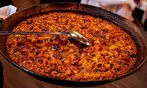Delicioso menú de arroz de marisco o verdura con 3 entrantes