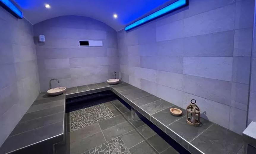 Accès hammam, gommage et enveloppement en option avec Houda Beauty