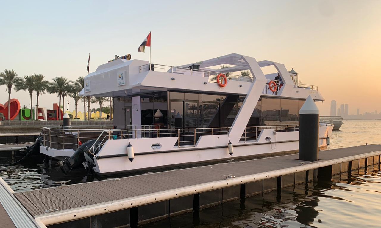 Dubai Canal Dinner Cruise with House or Soft Beverages on Luxury Boat