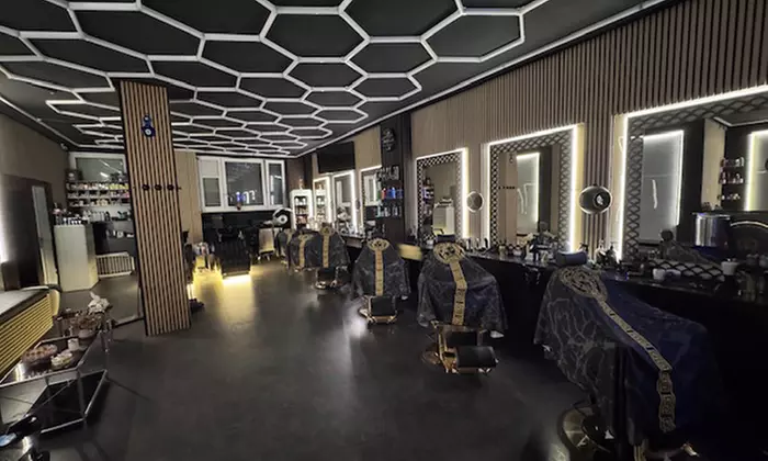 Haarschnitt für alle Haarlängen optional mit Ansatzfarbe oder Strähnen