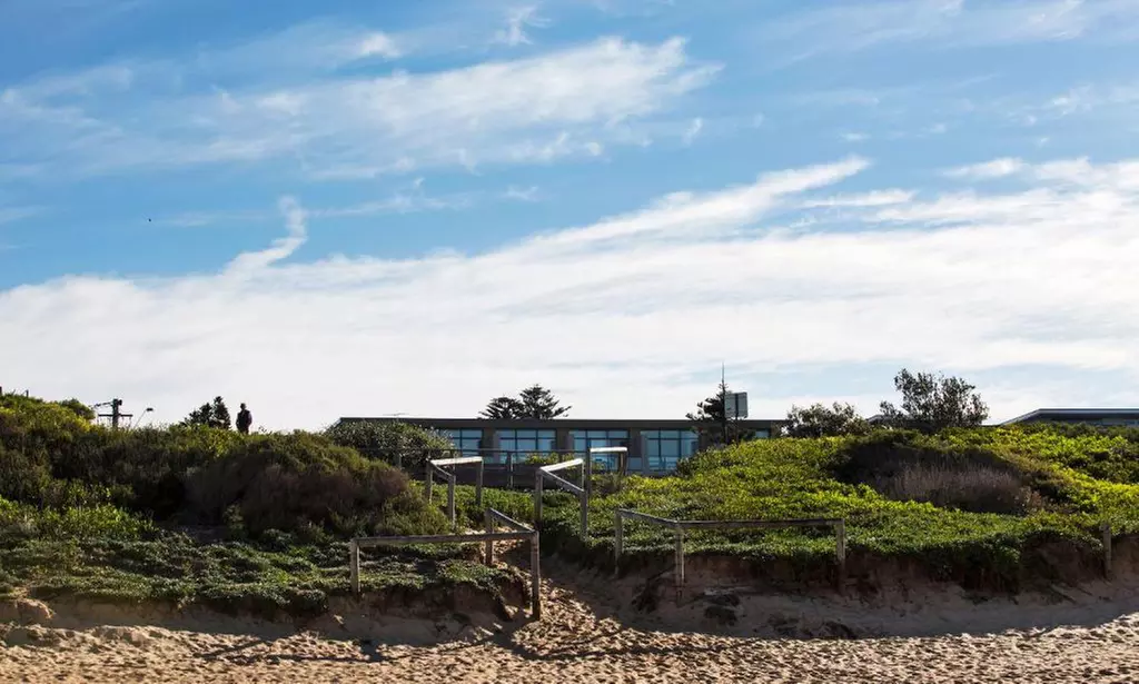 Narrabeen Beach: Studio Suite with Breakfast and Welcome Drinks