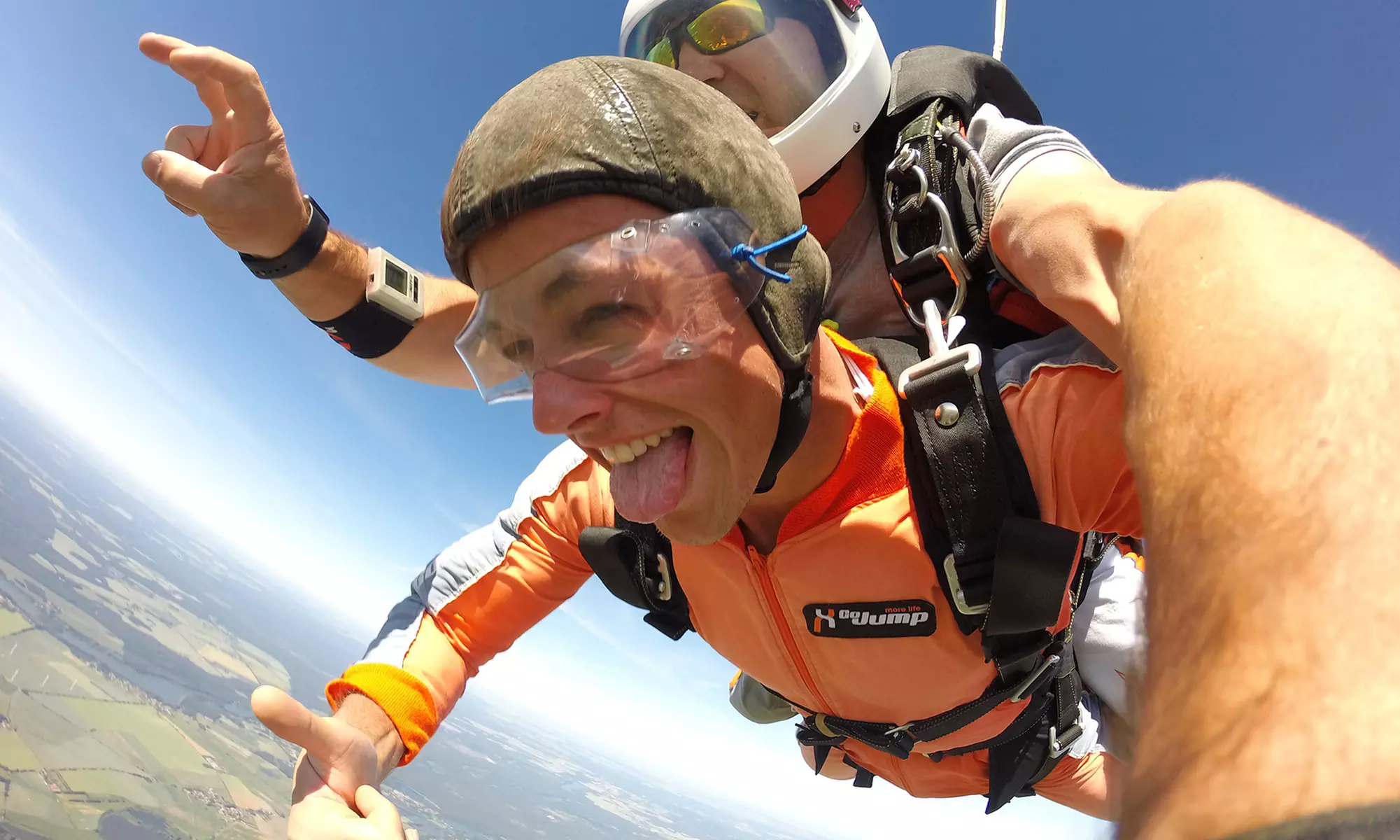 Fühle die Freiheit des Fliegens: Wertgutschein Tandem-Fallschirmsprung