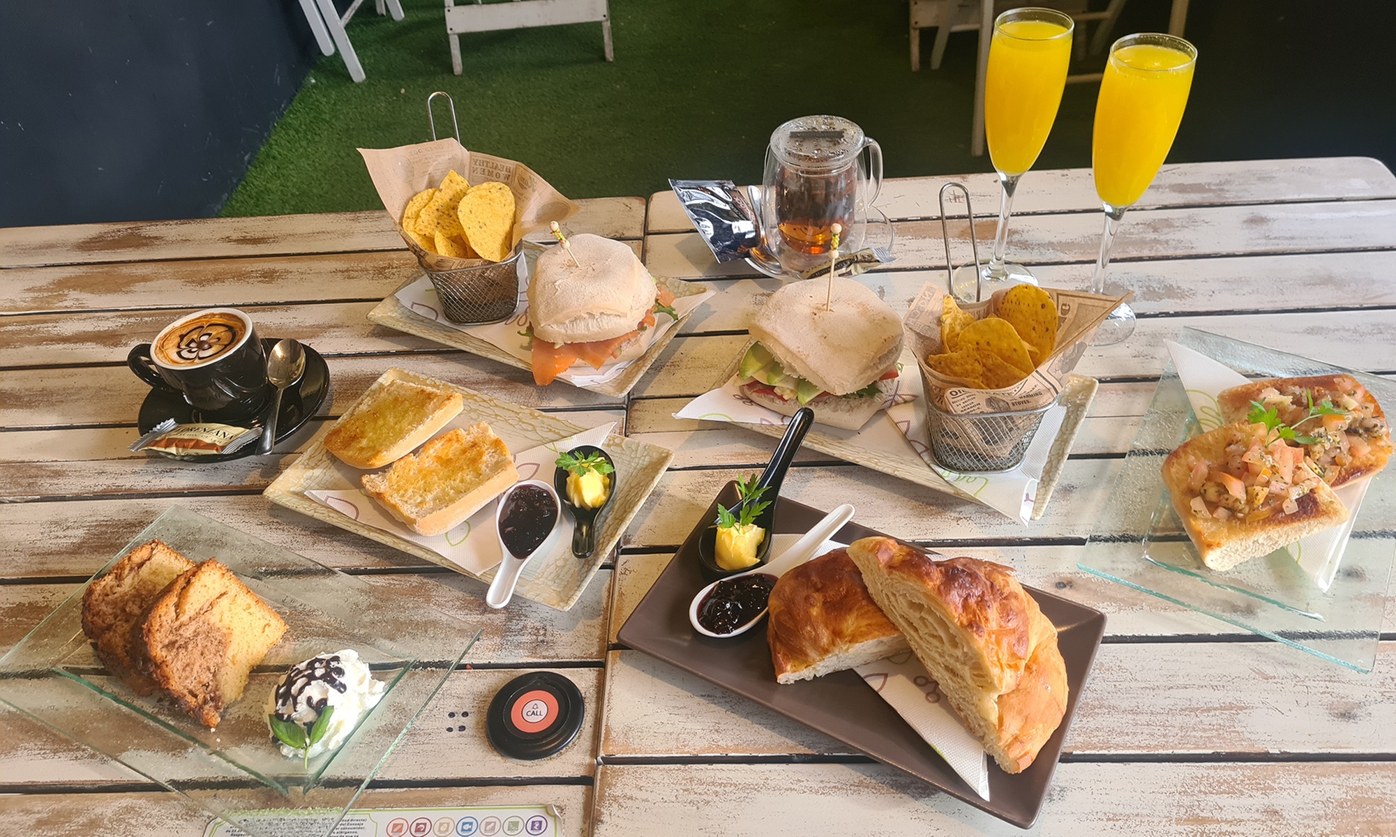 Brunch para 2 o 4 con bebidas y platos dulces y salados a elegir