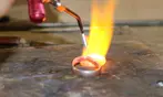 3-5 Std. Goldschmiede-Workshop mit Drinks für 1 oder 2 Personen