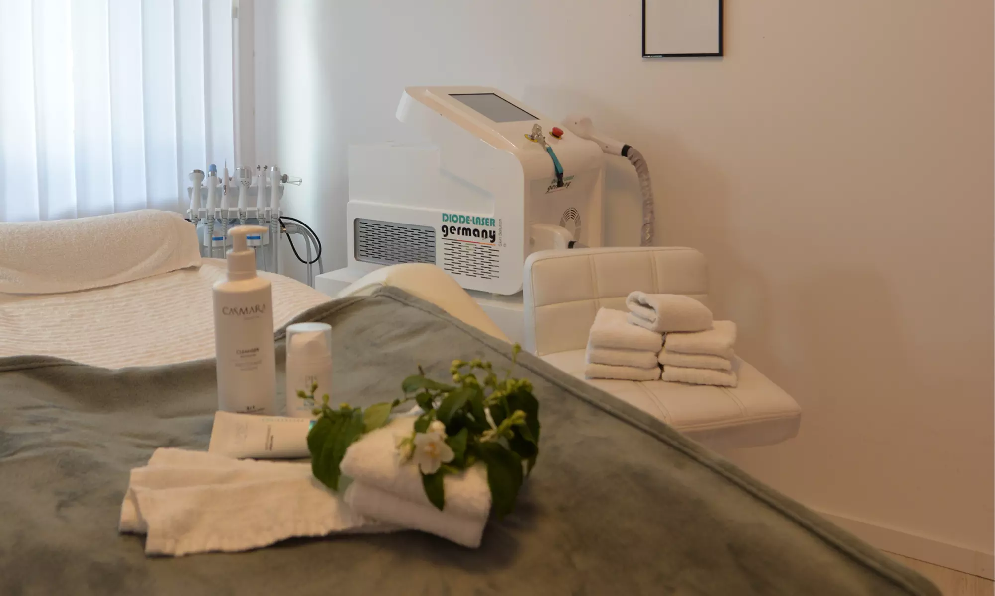 3x Laser-Haarentfernung an einer kleinen / mittleren - großen Zone