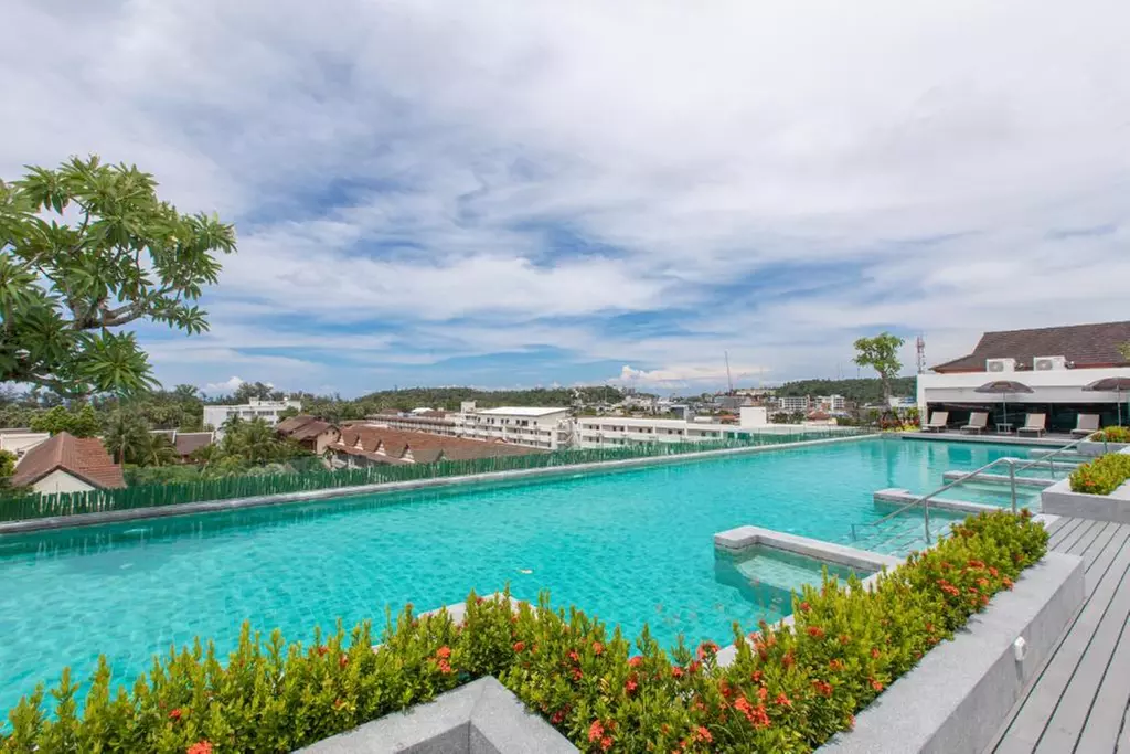 ✈︎ 9-Day Twin Centre Hong Kong & Phuket Holiday with Flights